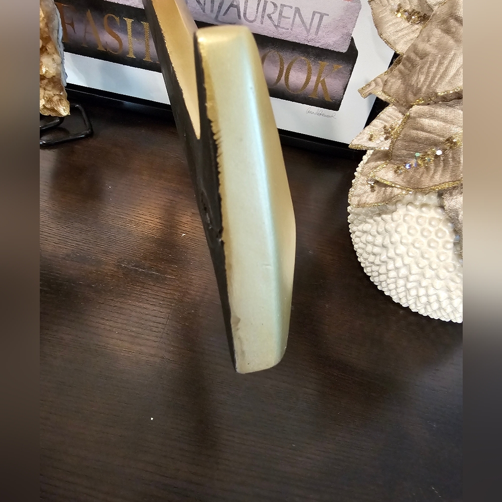 Gold Decorative Resin Letter V - Picture 5 of 5